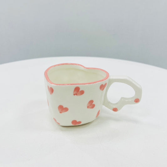 Ceramic mugs give girls lovely and high beauty